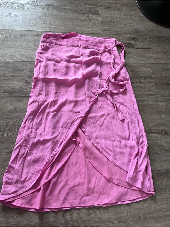 American Eagle Outfitters Dresses & Skirts - American Eagle Women’s Pink Wrap Midi Skirt Size M